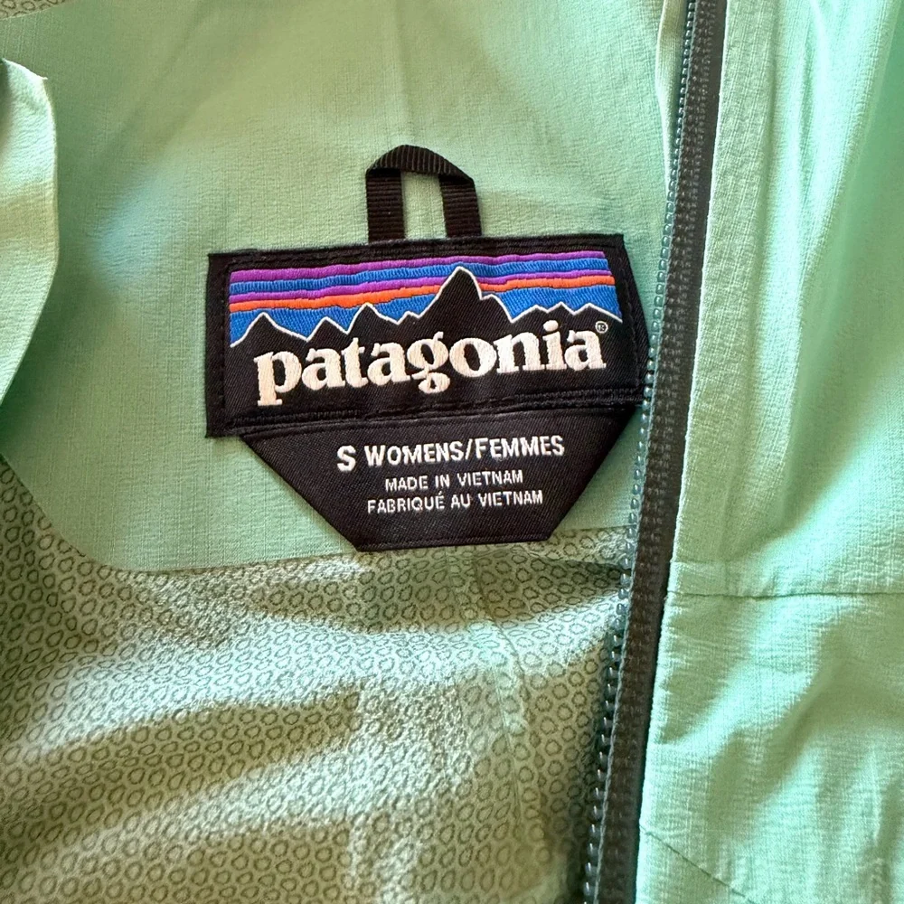 Patagonia Light Green rain Jacket size small - Picture 4 of 4